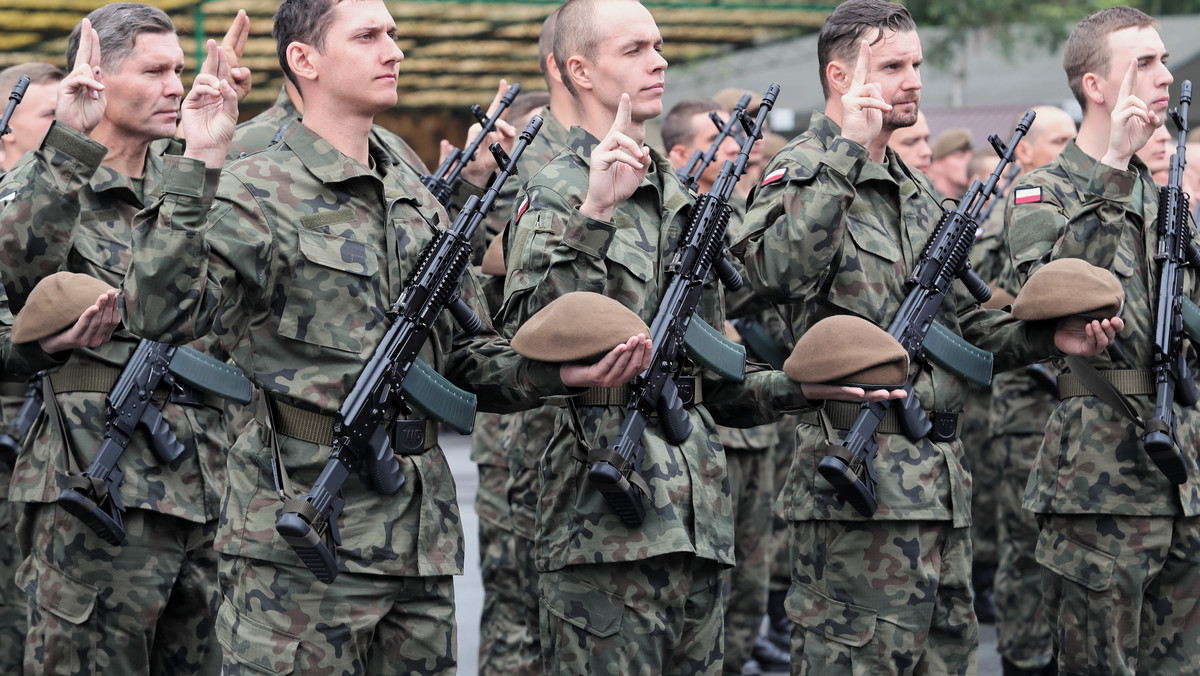 W Hajnówce odbędzie się dziś ostatnia w tym roku przysięga wojskowa w 1. Podlaskiej Brygadzie Obrony Terytorialnej. Złoży ją ponad 60 ochotników, kończących w ten sposób szkolenie podstawowe. Kolejne szkolenie kandydatów do służby zaplanowano na ferie zimowe.