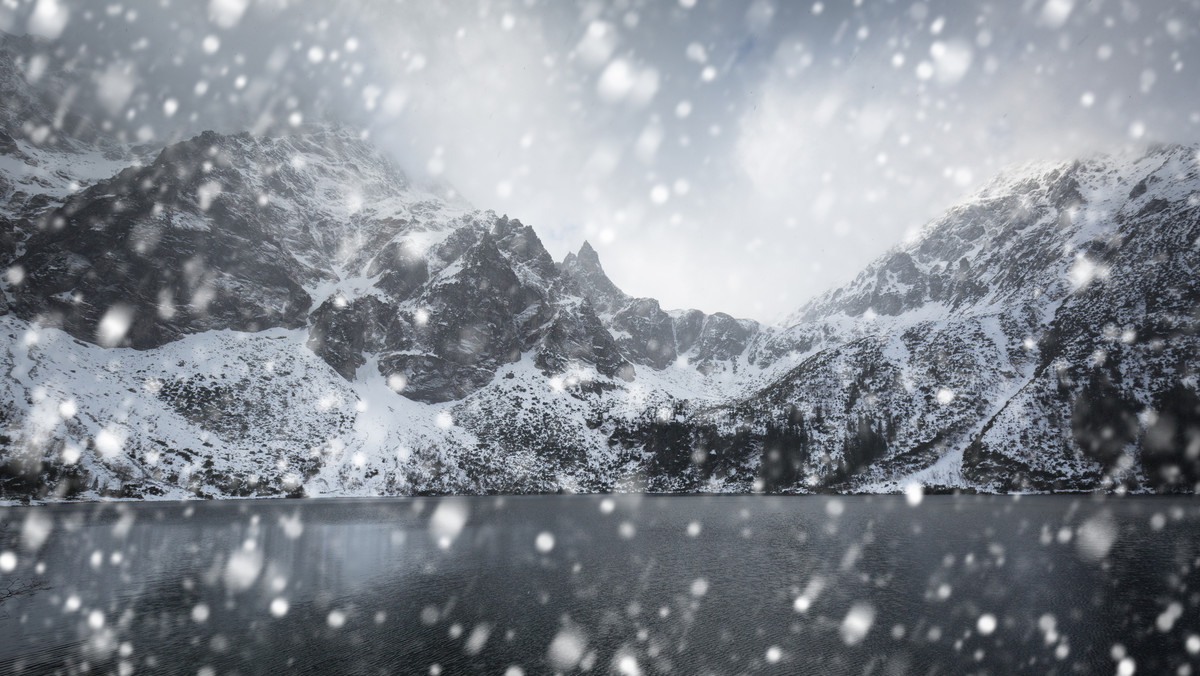 Tatry. Opady śniegu i zagrożenie lawinowe