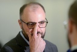 szczucki zawieszony w pis. poseł odpiera zarzuty. "to nie ma uzasadnie