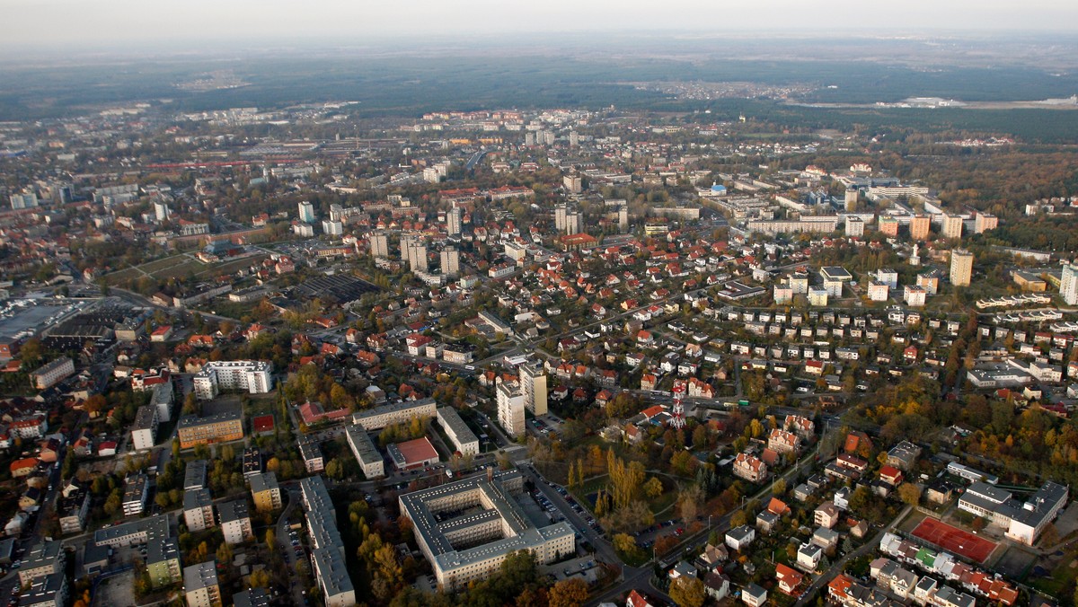 W związku z dekomunizacją ulic w Zielonej Górze, mieszkańców byłych ulic Armii Ludowej, Przylep-22 lipca, Przylep-9 Maja czeka wypełnienie kilku formalności. Magistrat przesyła komunikat, w którym informuje, gdzie i jak powinno się poinformować o zmianie danych adresowych.