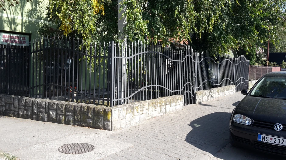 Ugao ulica gde su se posvađale komšije