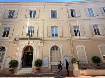 Melina Džinović BLISTA U VENČANICI, britanski milioner je DOVEZAO  LUKSUZNIM OLDTAJMEROM u Opštinu - SPREMNI DA IZGOVORE "DA"!