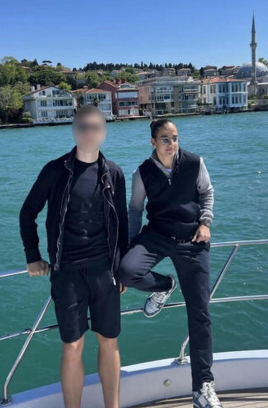 Džejla na putovanju sa kik-bokserkom