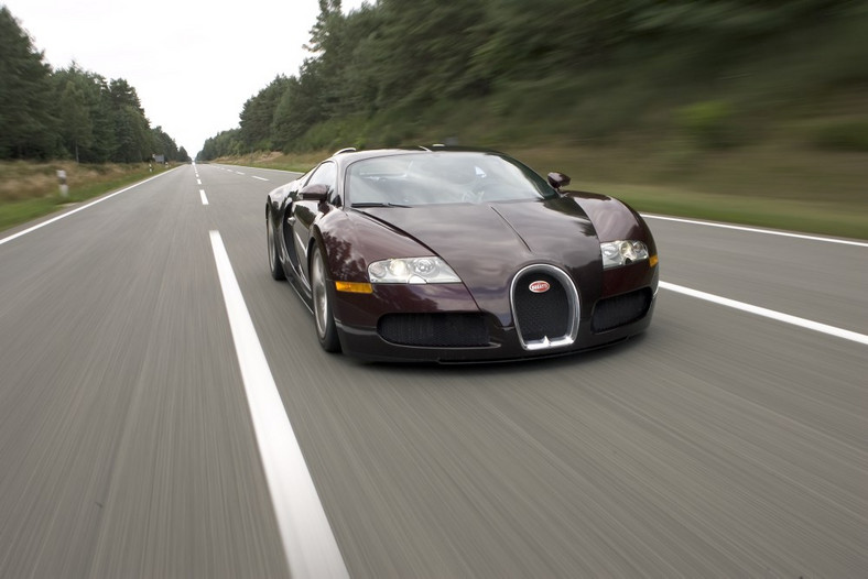 Bugatti Veyron ma...15 lat!