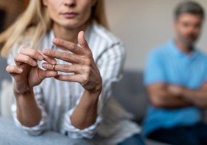 Kraj braka je događaj koji menja život i može da izazove niz različitih emocija.