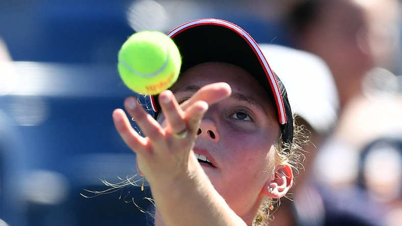 Belgijska kwalifikantka Elise Mertens (127. WTA) sprawiła dużą niespodziankę w ćwierćfinale turnieju WTA Tour w Hobart, eliminując najwyżej rozstawioną Kiki Bertens (22. WTA) po zwycięstwie 6:3, 7:5. - Nie oczekiwałam wygranej, ale w tenisie wszystko jest możliwe - powiedziała po meczu szczęśliwa półfinalistka.