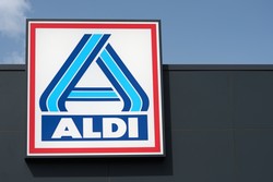 Kupiłeś tę mąkę w Aldi? Niezwłocznie zwróć ją do sklepu! Wykryto w niej groźne bakterie