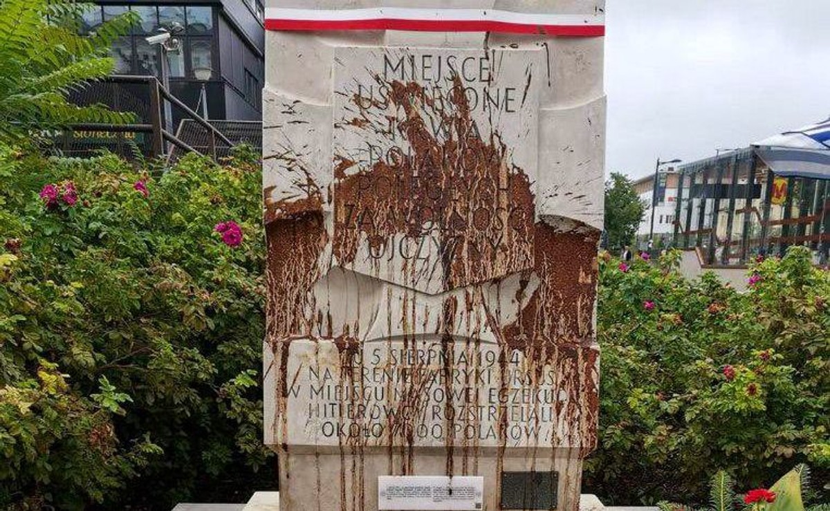 Pomnik ofiar Rzezi Woli zdewastowany