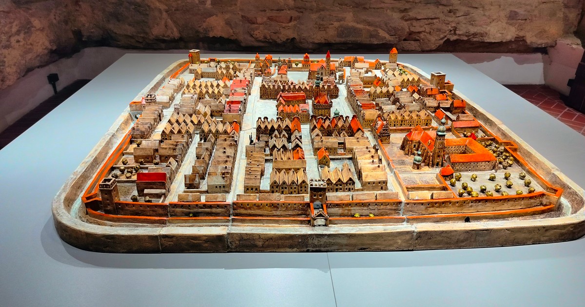 Strzelin odzyskuje blask! Nowy ratusz symbolem odrodzenia miasta