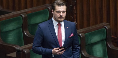 Poseł mówił, że nie jest niewolnikiem PiS. Złożył "hołd" Kaczyńskiemu