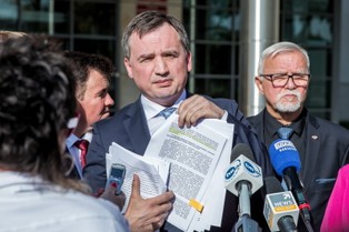 Wyścig na kruczki prawne nabiera tempa. Ziobro kwestionuje traktat UE