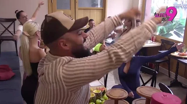 "BRIGA ME ŠTO SI TI OD MENE STARIJI" Sofija slavi rođendan, Elitom se ori hit posvećen Danetu - Svi se digli na noge!