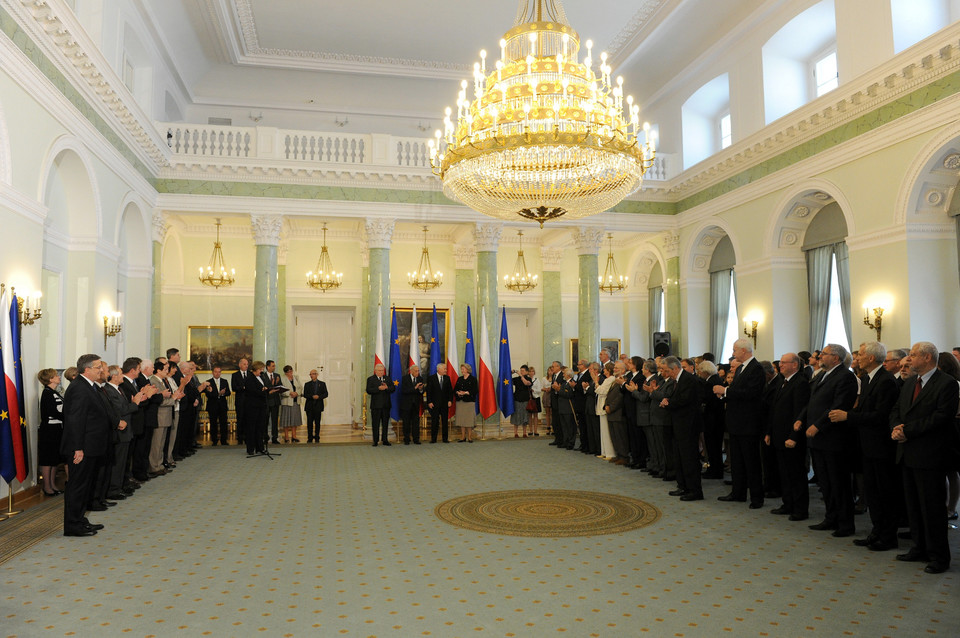 Prezydent odznaczył zasłużonych dla transformacji