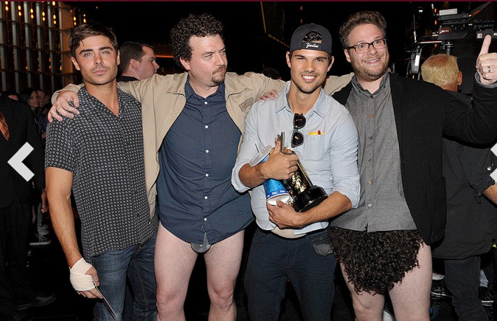 Zac Efron, Danny McBride, Taylor Lautner i Seth Rogen za kulisami MTV Movie Awards 2013