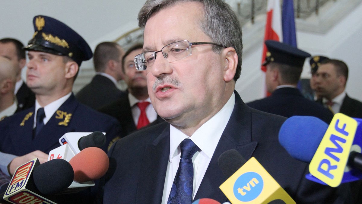 Prezydent Bronisław Komorowski ocenił, że Sejm VII kadencji "nie będzie łatwym Sejmem". Jednocześnie zaznaczył, że powstanie w przededniu inauguracji prac izby nowego klubu jest rzeczą w polskiej polityce "absolutnie normalną". Prezydent mówił to po wyjściu z sali sejmowej. Wcześniej wygłosił tam orędzie.