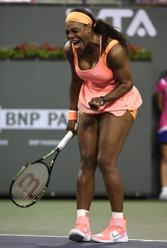 Latająca Szarapowa, ekstremalna mini Halep, szpagat Hradeckiej na Indian Wells