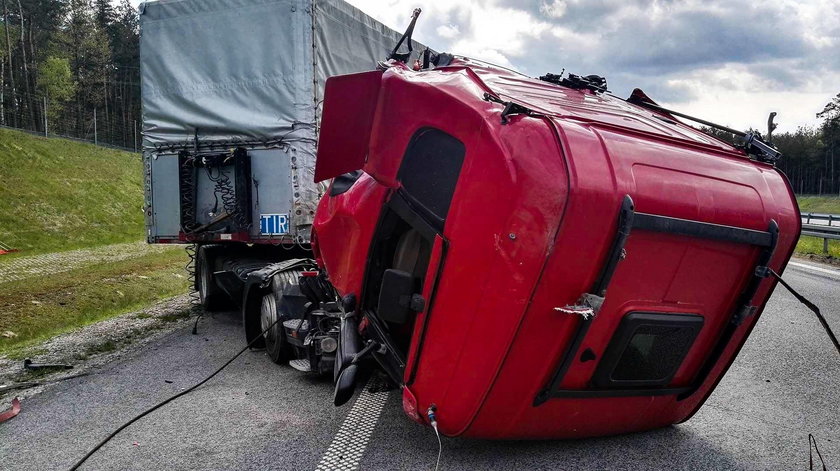 Wypadek na A2. Niedaleko Łowicza zderzyły się trzy tiry 