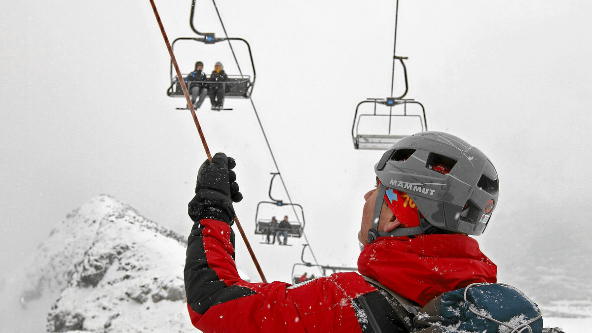 Ponad 3 tys. razy interweniowali na stokach narciarskich ratownicy TOPR i GOPR w czasie kończących się w niedzielę zimowych ferii. W tym czasie nie doszło do żadnych tragicznych wypadków na stokach - podsumowują ratownicy.