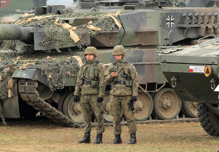 Z żołnierzami Wojska Polskiego szkolić się będą Niemcy, Brytyjczycy, Amerykanie oraz Kanadyjczycy. <br><br><br>fot. (mgo) PAP/Tomasz Waszczuk