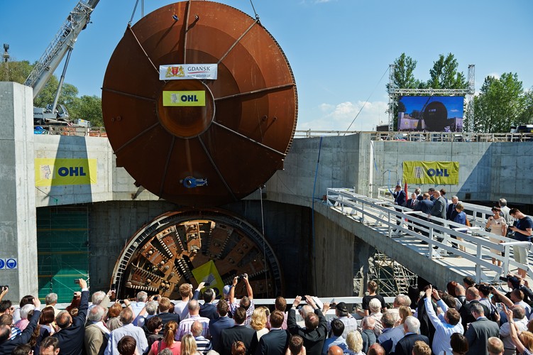 Cały tunel będzie się składał z dwóch nitek po dwa pasy ruchu, połączonych między sobą siedmioma mini tunelami spełniającymi funkcję dróg ewakuacyjnych. . <br> <br><br>Fot. (mgo) PAP/Adam Warżawa