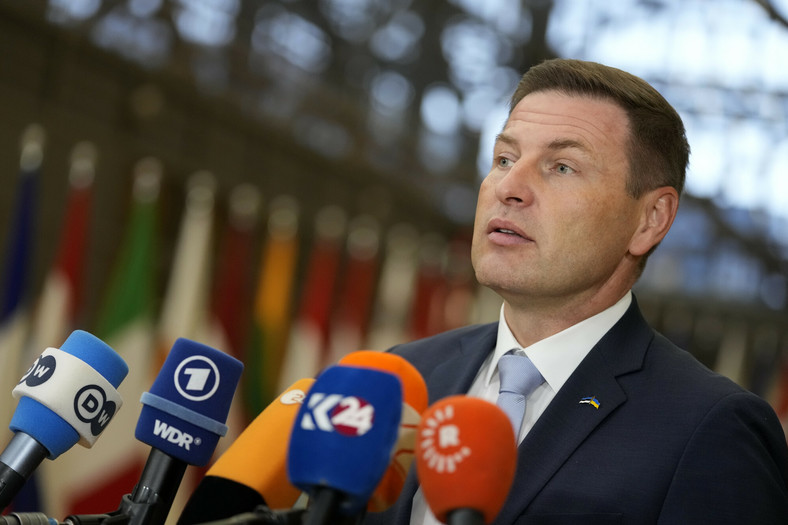 Minister obrony Estonii Hanno Pevkur na spotkaniu ministrów spraw zagranicznych i obrony UE w Brukseli, 14 listopada 2023 r.