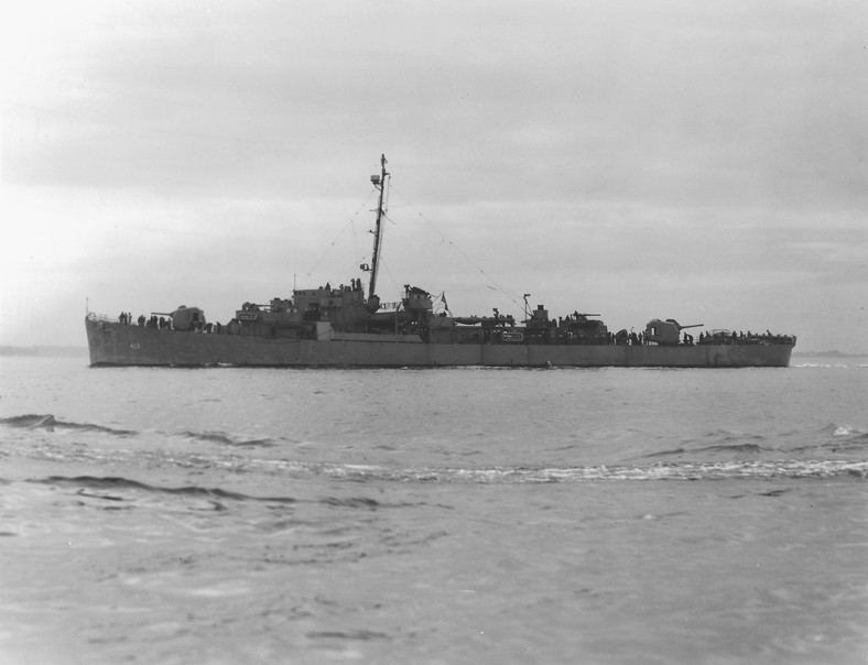 Niszczyciel USS Samuel B. Roberts u wybrzeży Bostonu, czerwiec 1944 r. 