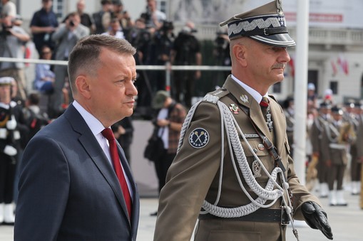 Szef MON Mariusz Błaszczak i szef Sztabu Generalnego Wojska Polskiego gen. Rajmund Andrzejczak