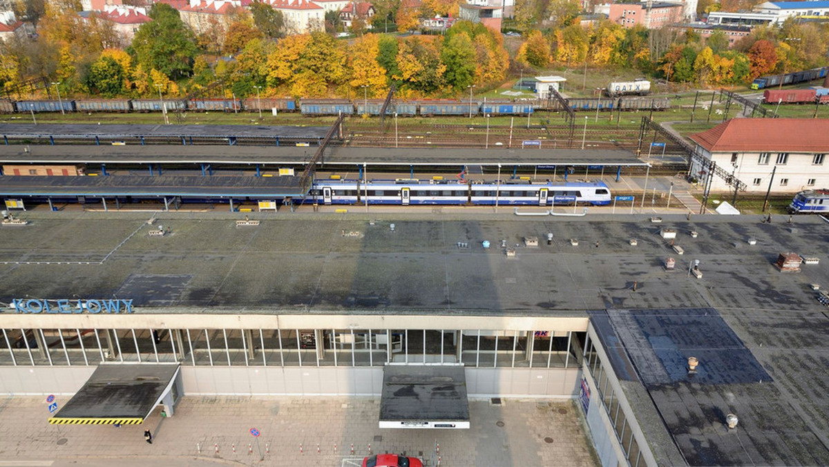 Sprawa olsztyńskiego dworca głównego ponownie wraca do Olsztyna. Warmińsko-Mazurski Wojewódzki Konserwator Zabytków już po raz trzeci będzie musiał rozstrzygnąć, czy obiekt powinien zostać wpisany do rejestru zabytków.