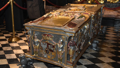 Sarkofag króla Stefana Batorego na Wawelu odnowiony [ZDJĘCIA]