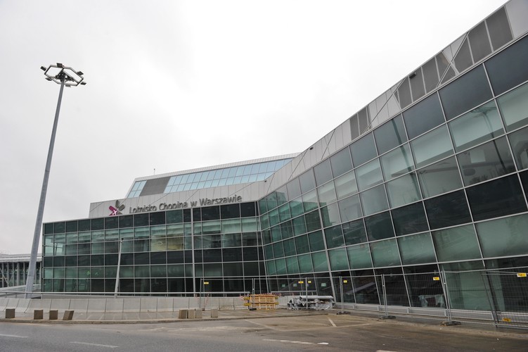 Generalnym Wykonawcą modernizacji jest Konsorcjum HOCHTIEF Polska S.A. i HOCHTIEF Solutions AG.
<br><br><b>Na zdjęciu: </b>Zmodernizowana część Terminalu T1 na Lotnisku Chopina w Warszawie<br><br>fot. (ukit/mgo) PAP/Marcin Obara