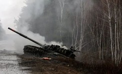 'Kolosalna strata' Rosji. Nawet jedna czwarta czołgów skasowana