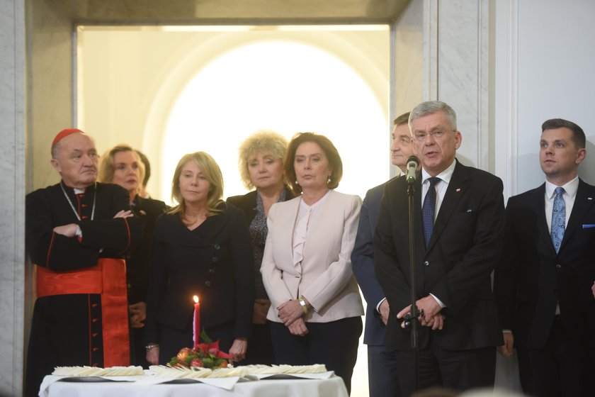 Przyłapani na czułostkach w Sejmie. I to w tak ważnym dniu!