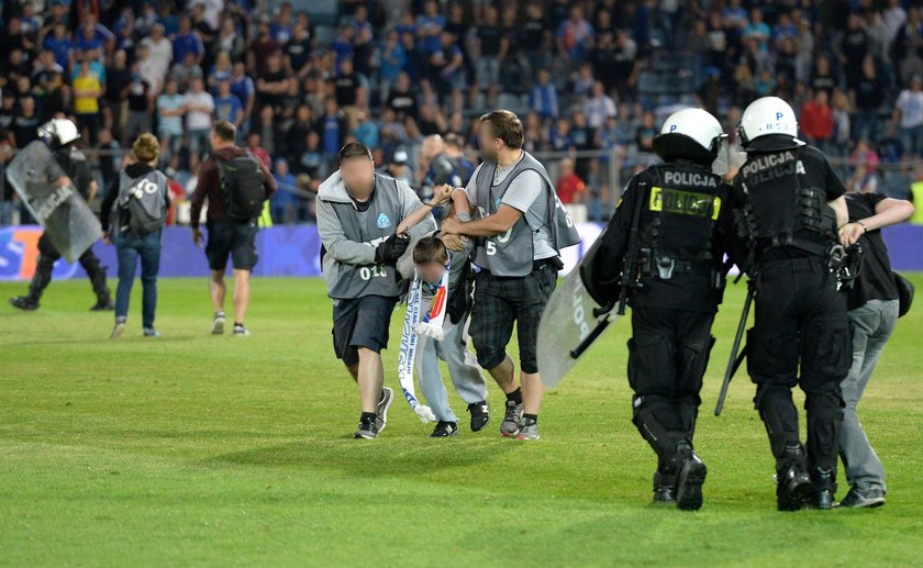 Burdy po meczu w Chorzowie. Policja udawała... fotoreporterów