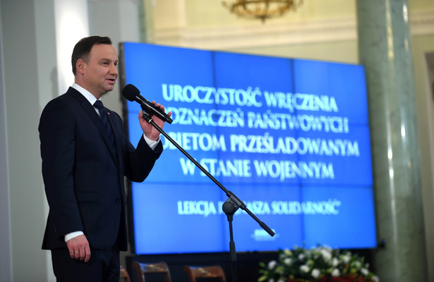 Uroczystość wręczenia odznaczeń państwowych kobietom represjonowanym, internowanym i więzionym w czasie stanu wojennego