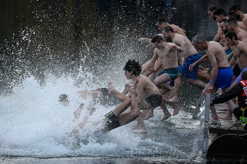 Bugari plivaju za časni krst