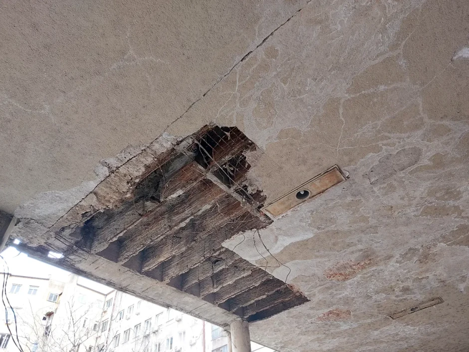 Mesto na kojem se plafon obrušio 