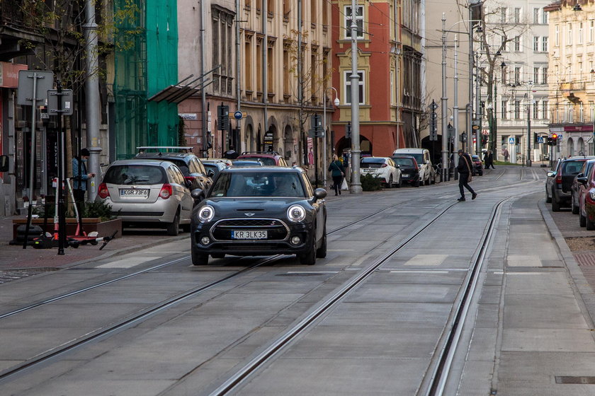 Samochody wracają na ul. Krakowską