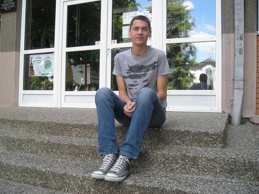 Miroslav Čakširan ispred svoje bivše škole