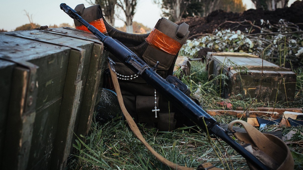 Pocisk artyleryjski uderzył w kolonię karną o zaostrzonym reżimie w Doniecku; jeden więzień zginął, trzej zostali ranni, a 106 zbiegło - poinformowały dzisiaj władze miejskie. Według nich część zbiegów wróciła. Dokładnej ich liczby nie podano.