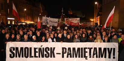 90. miesięcznica smoleńska. Złożono kwiaty, odprawiono mszę