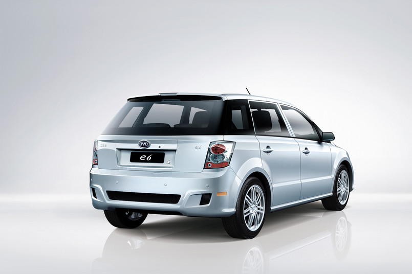 Sprzedaż w Polsce elektrycznego modelu chińskiego auta BYD E6 rozpocznie w przyszłym roku