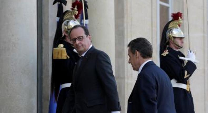 French President Francois Hollande (L) escorts Nicolas Sarkozy, former president and current head of the Les Republicains political party, before a meeting at the Elysee Palace in Paris, France, November 15, 2015.