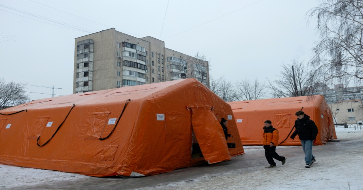 Frappes russes: près de 800 immeubles de Kiev encore sans chauffage, jusqu'à -15°C