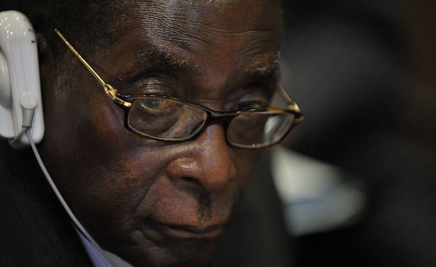 "Żyje już dziesiątą dekadę, a rządzi czwarte dziesięciolecie". Kim jest Robert Mugabe? [SYLWETKA]