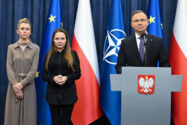 Prezydent RP Andrzej Duda, żona Mariusza Kamińskiego Barbara Kamińska i żona Macieja Wąsika Roma Wąsik (L)