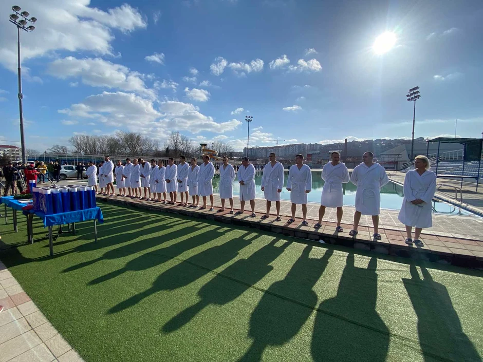 Plivanje za časni krst u Nišu