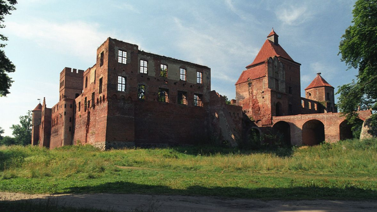 Fundacja Twoje Dziedzictwo zapowiada, że środki, których nie udało się wydać na zakup zamku w Szymbarku pod Iławą, mają zostać wydane na inną gotycką budowlę. Darczyńcy mają ją wybrać w wewnętrznym głosowaniu.