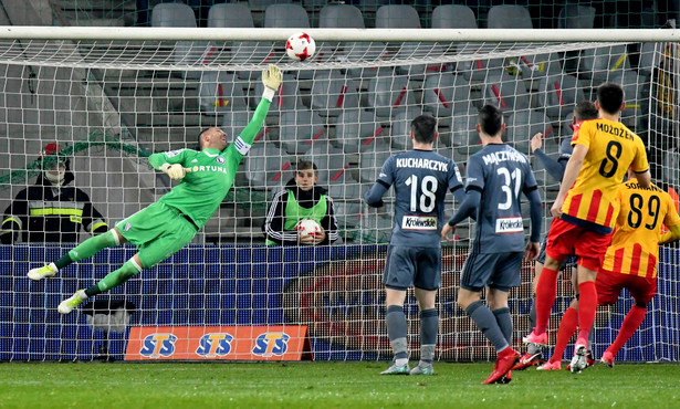 Ekstraklasa: VAR nie pomógł. Legia przegrała w Kielcach po golu ze spalonego