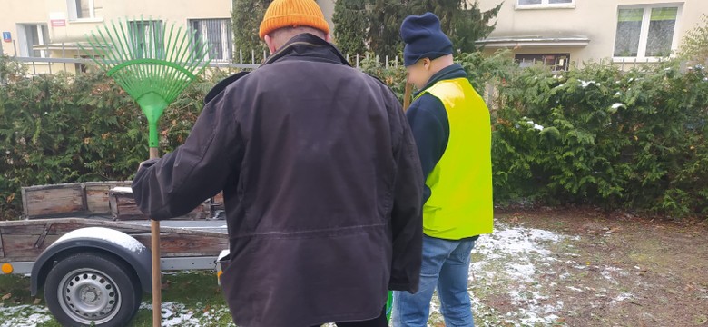 Od zera do trzech promili w godzinę. Zataczali się, zamiatając ulicę