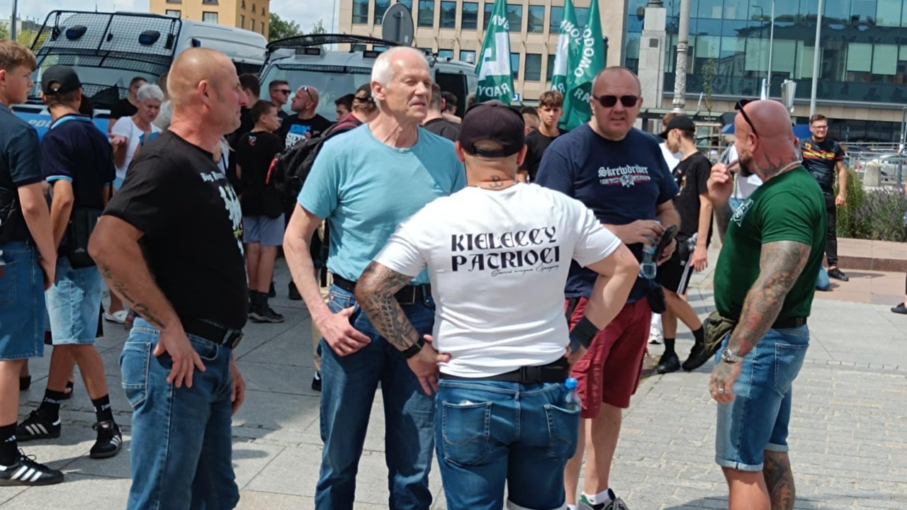 Kontrowersje w Kielcach. Janusz Waluś pojawił się na proteście antyimigracyjnym